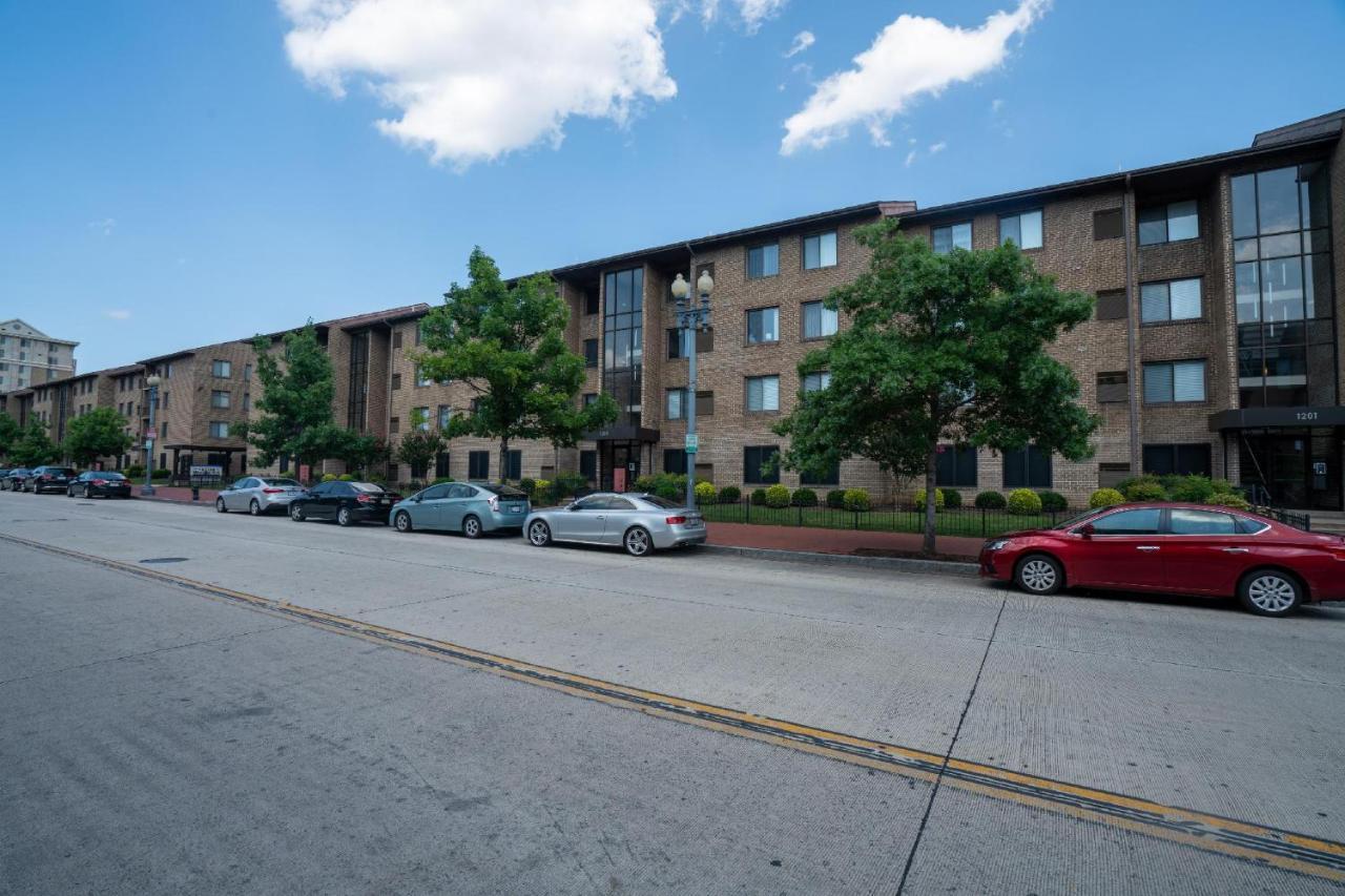 Mt Vernon Square Station Apartments Вашингтон Экстерьер фото